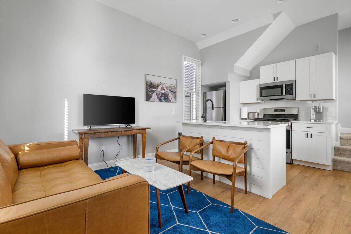 Una Smart TV, una chimenea