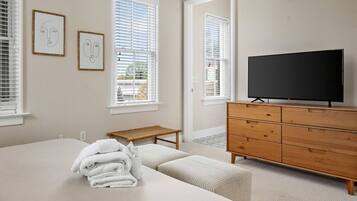 5 bedrooms, desk, iron/ironing board, free WiFi