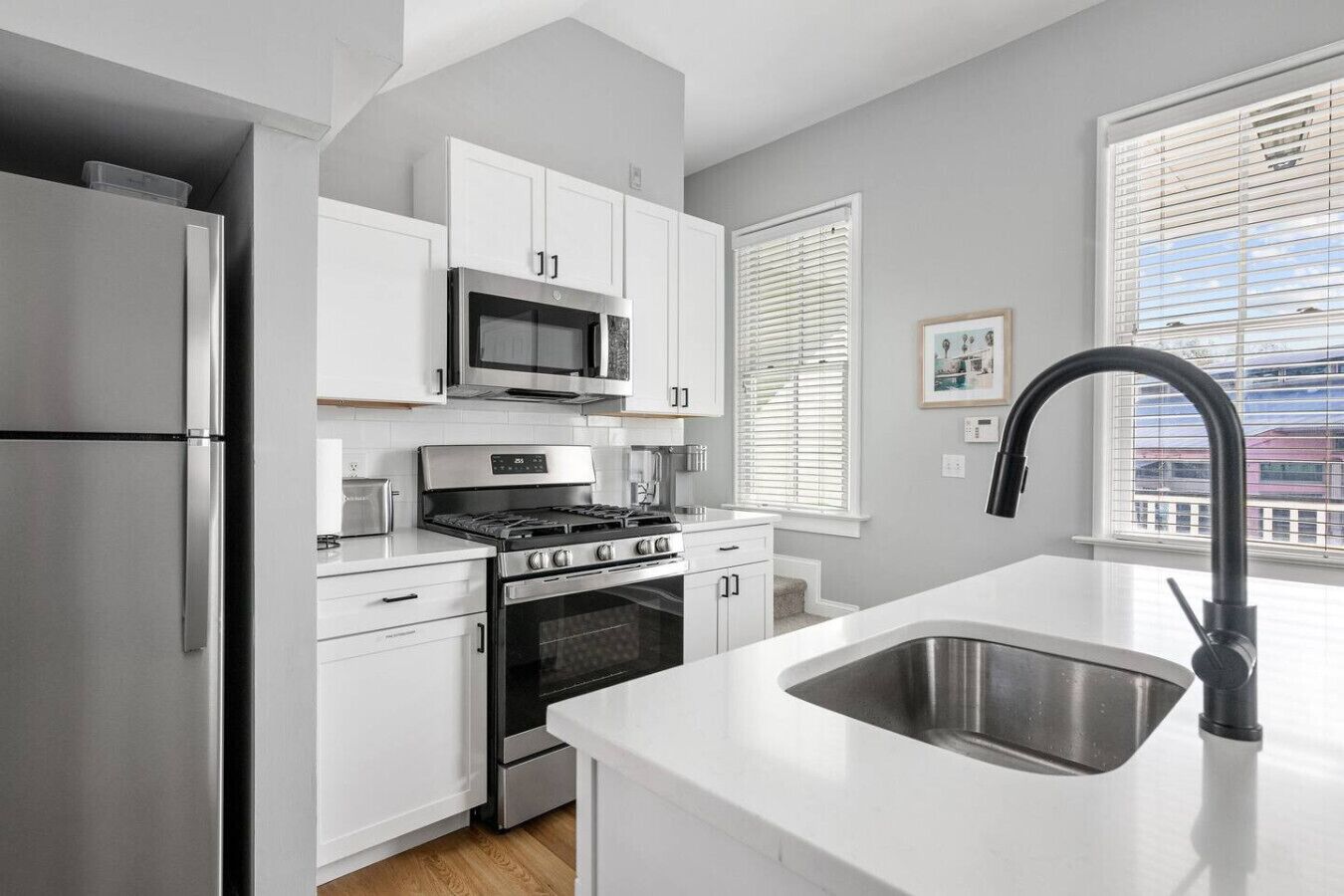 Réfrigérateur, micro-ondes, four, plaque de cuisson