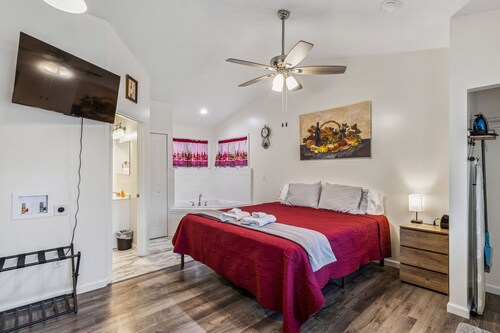 3 Charming Cottages on GOTL Strip - Sleeps 10