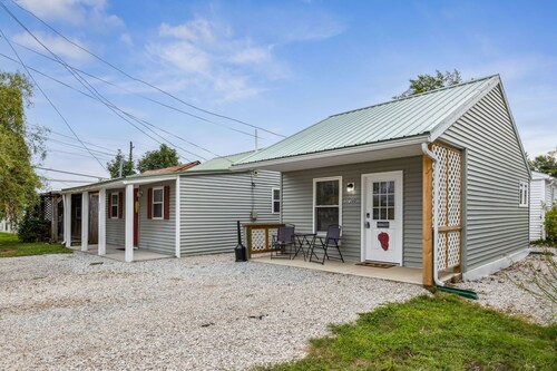 3 Charming Cottages on GOTL Strip - Sleeps 10