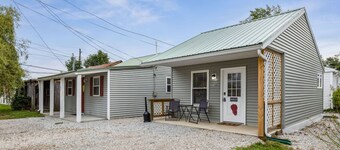 3 Charming Cottages on GOTL Strip - Sleeps 10