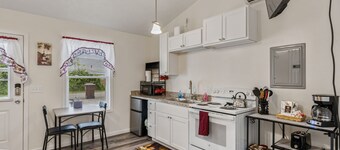 Merlot Cottage - GOTL Strip - Lover's Retreat