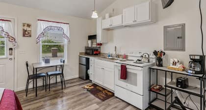 Merlot Cottage - GOTL Strip - Lover's Retreat