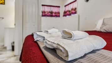 1 bedroom, desk, iron/ironing board, WiFi