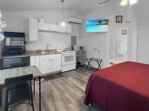 Desk, iron/ironing board, WiFi, bed sheets