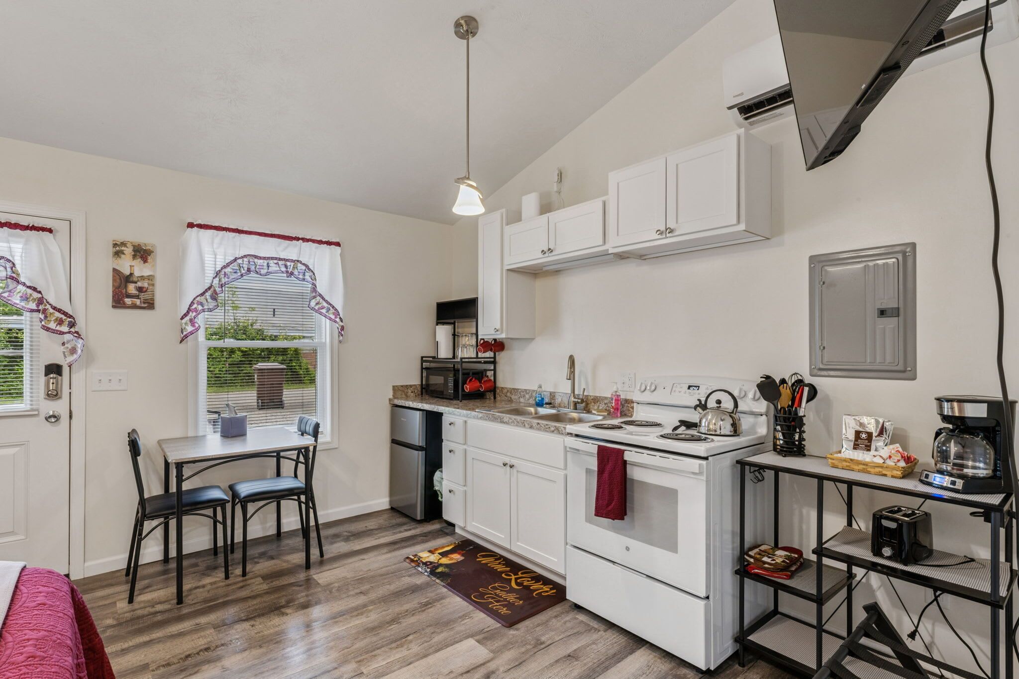 電子レンジ、オーブン、コンロ、コーヒー / ティーメーカー