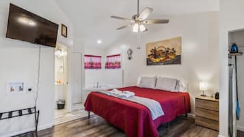 1 sovrum, skrivbord, strykjärn/strykbräda och wi-fi