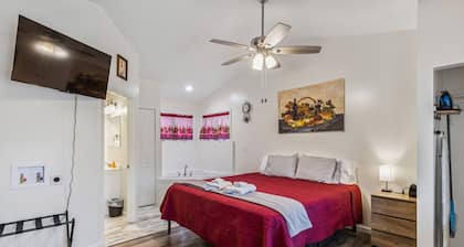 Merlot Cottage - GOTL Strip - Lover's Retreat