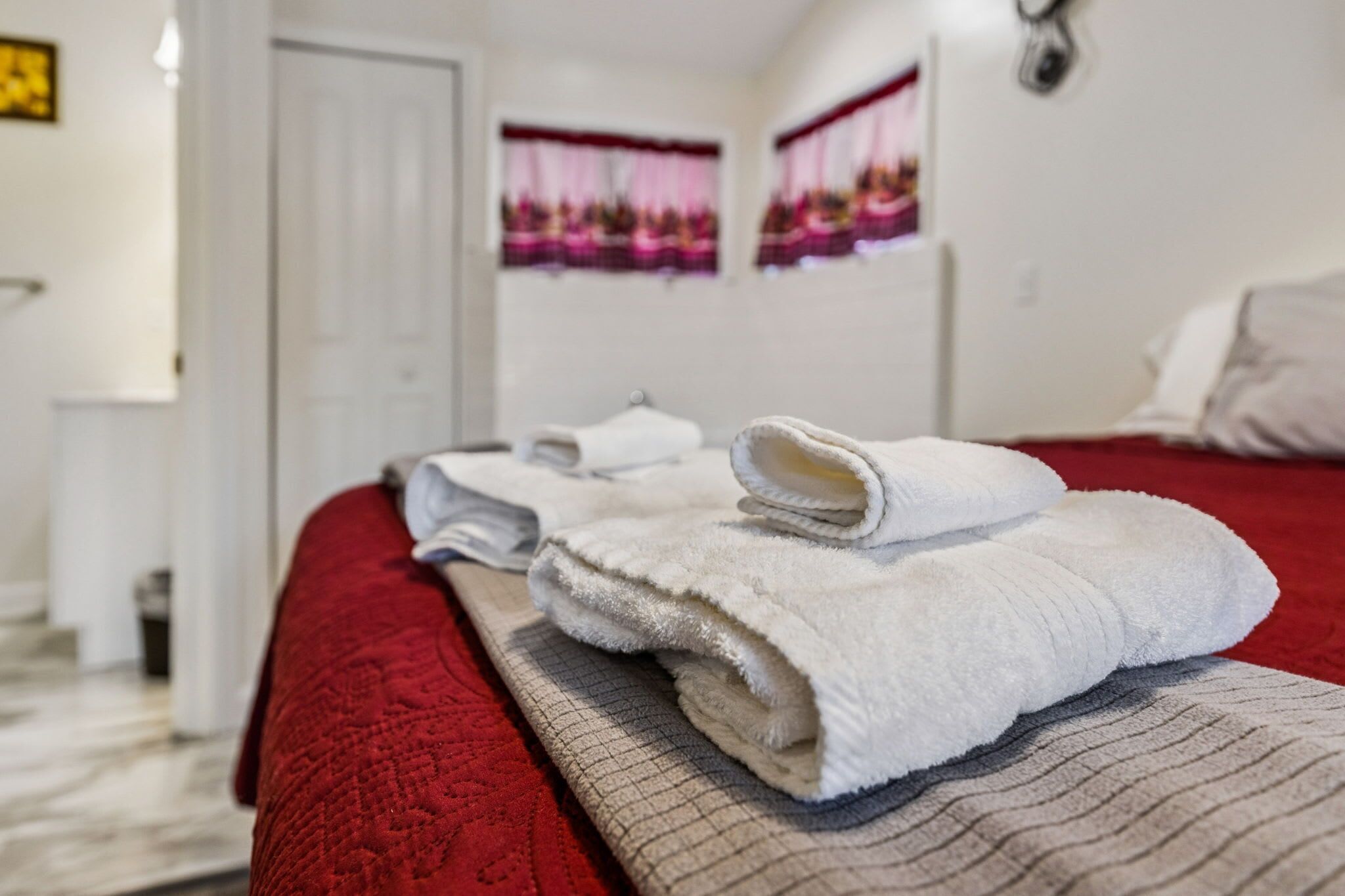 1 bedroom, desk, iron/ironing board, WiFi