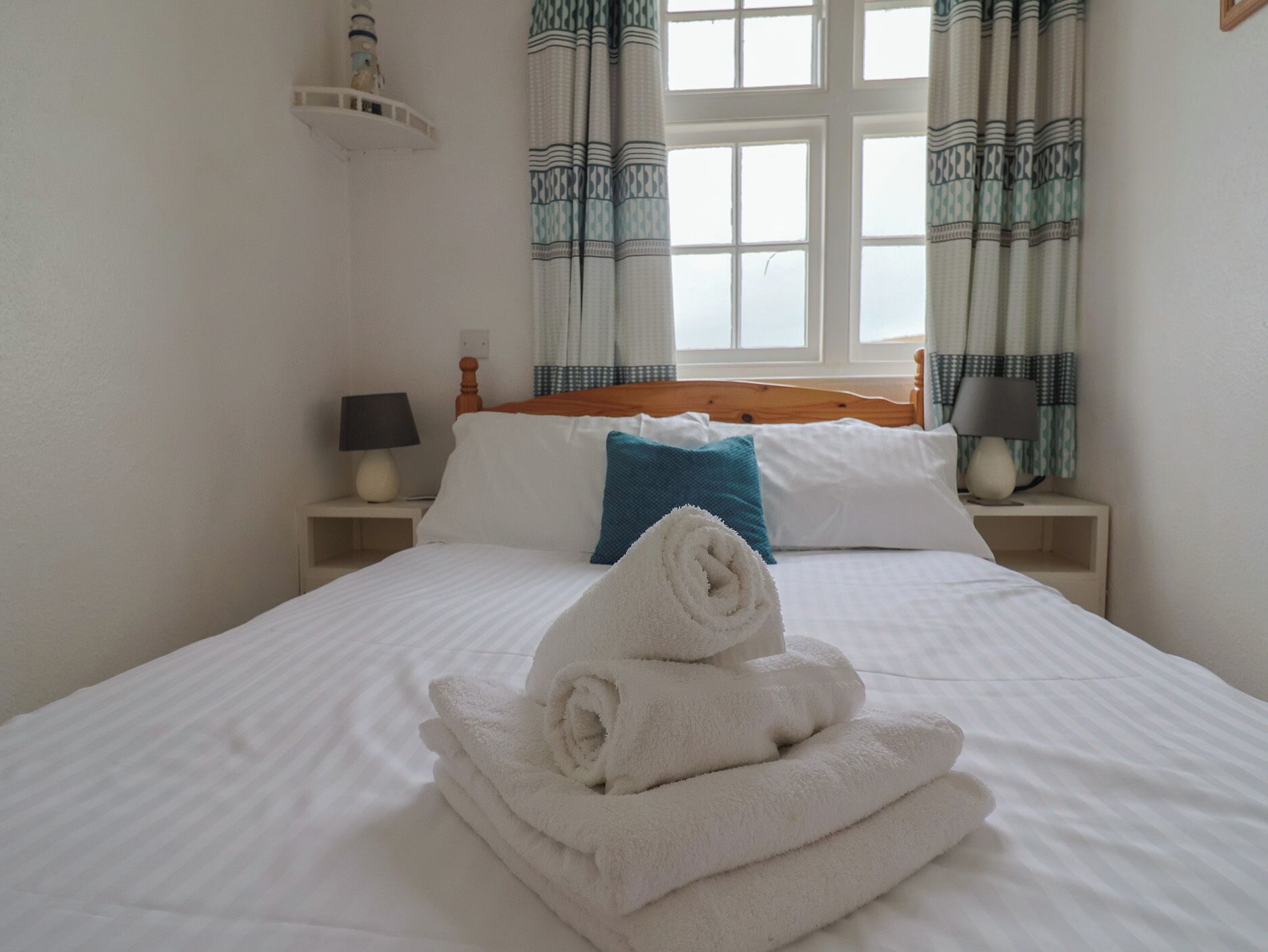 2 عدّة غرف نوم وبديكورات فريدة لكل غرفة وطراز فريد لكل وحدة