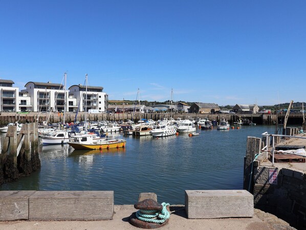 Marina - Flat F Bay House (Bridport)