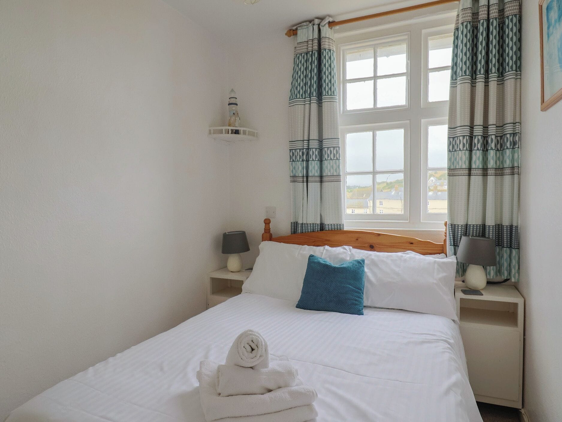 2 bedrooms, individually decorated, individually furnished