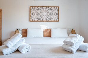 5 bedrooms, iron/ironing board, free WiFi, bed sheets