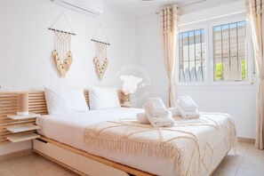 5 bedrooms, iron/ironing board, free WiFi, bed sheets