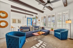 TV, peis og kontorer