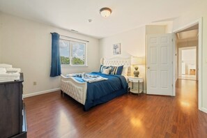 4 bedrooms, iron/ironing board, free WiFi, bed sheets