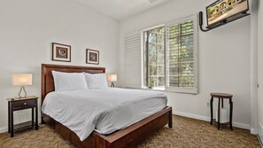 3 Schlafzimmer, Schreibtisch, Bügeleisen/Bügelbrett, Reisekinderbett