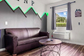 Deluxe Suite, Mountain View | Ruang tamu
