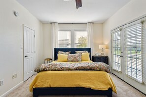 3 chambres, fer et planche à repasser, Wi-Fi, draps fournis