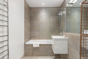 Shower, towels