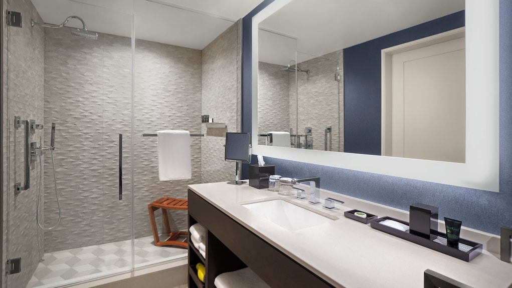 Elegant Brickell Suite | Bay Views, Pool, Gym & Steps From Downtown Hotspots - Miami