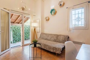 Fernseher, Tischtennisplatte