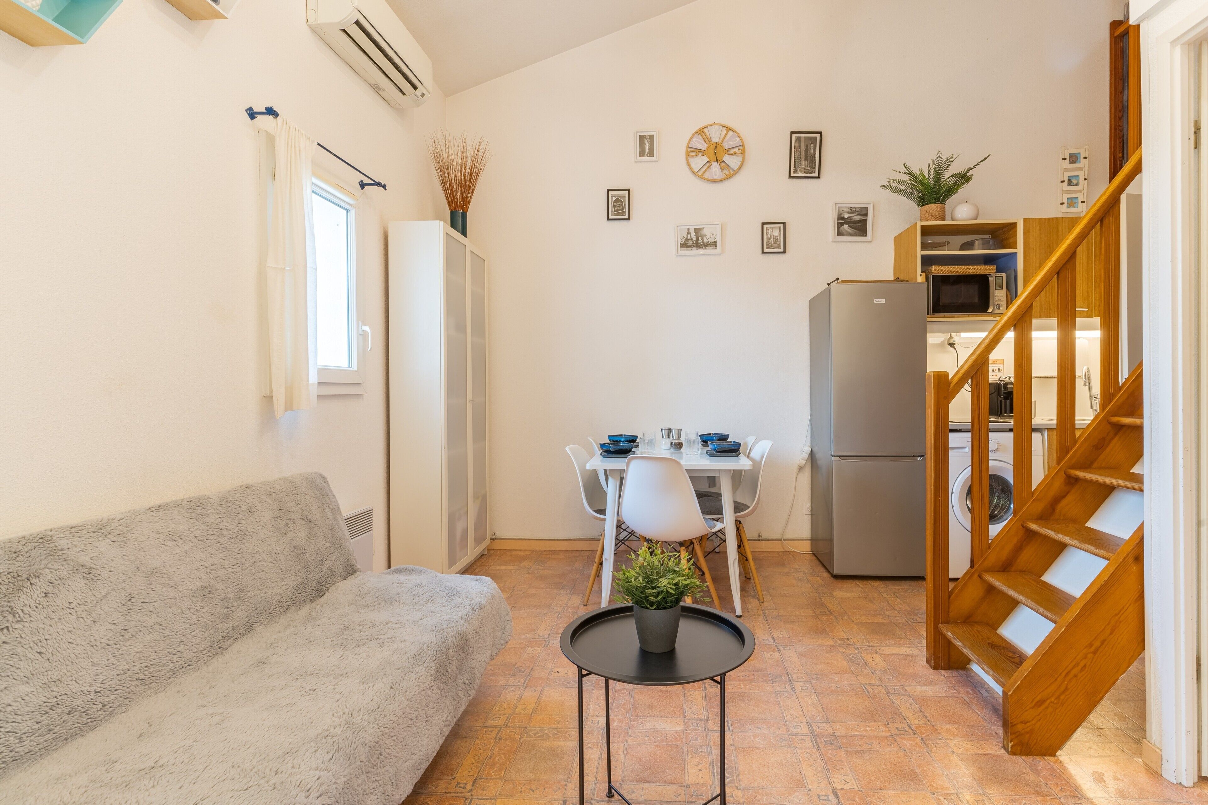 TV, mesa de pingue-pongue