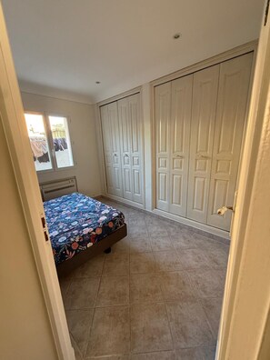 2 bedrooms, bed sheets