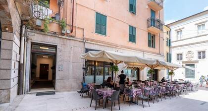 Centralissima Residenza signorile con balconcino
