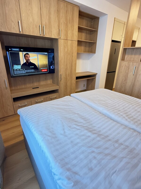 1 bedroom, iron/ironing board, internet, bed sheets