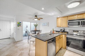 Mikrowelle, Ofen, Herdplatte, Geschirrspüler