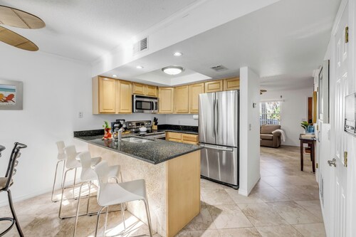 Flagler Ave Condo • Walk to Beach & Shops