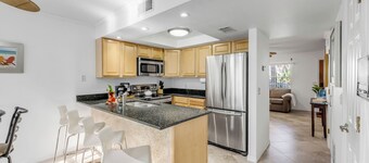 Flagler Ave Condo • Walk to Beach & Shops