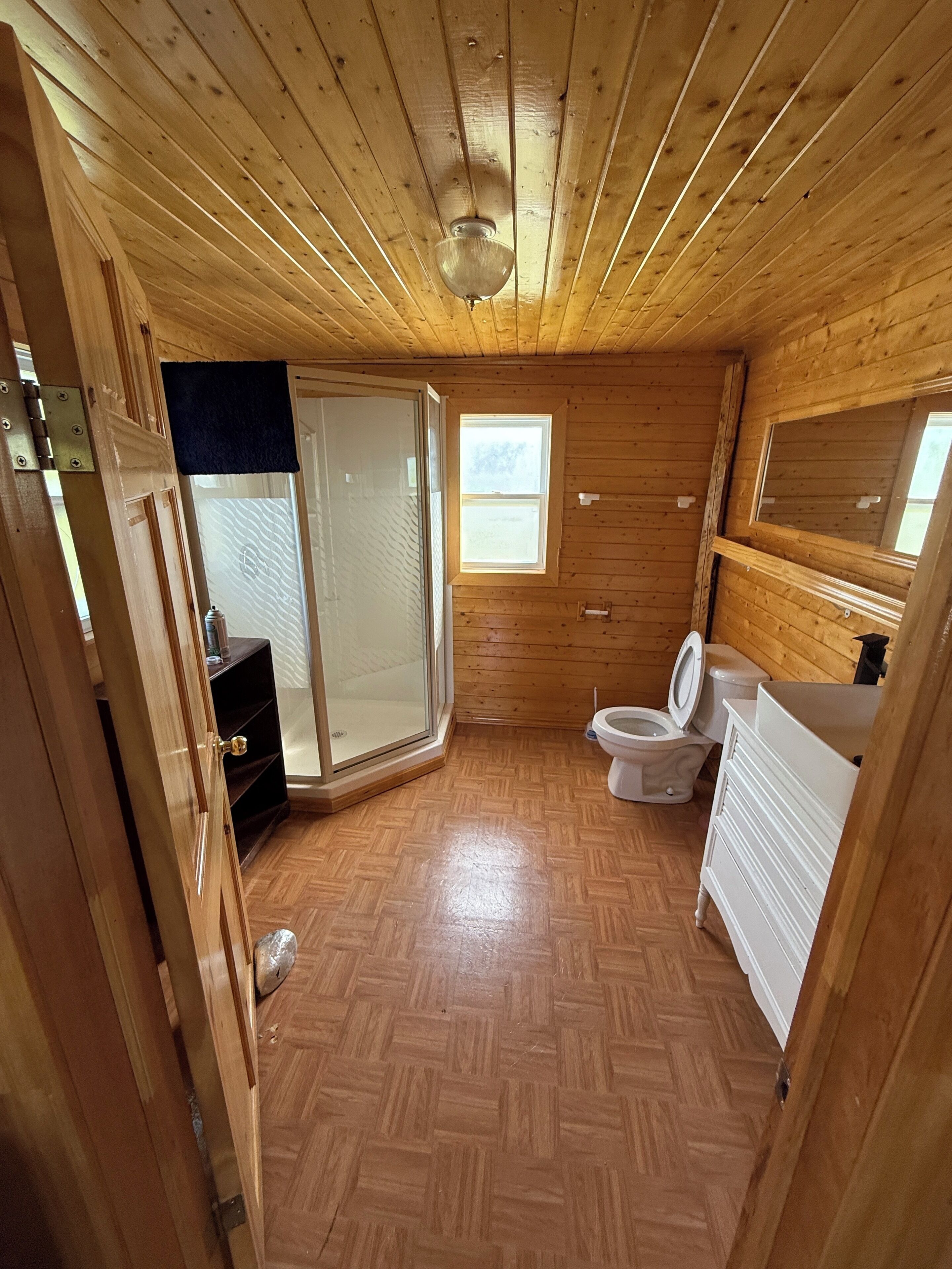 Hårtork, handdukar, tvål och toalettpapper