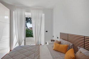 1 bedroom, bed sheets