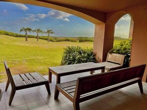 Outdoor dining - Manantiales Bay, Direct Exit to the Sea and Garden (Departamento de Maldonado)