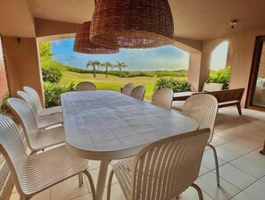 Outdoor dining - Manantiales Bay, Direct Exit to the Sea and Garden (Departamento de Maldonado)