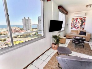 Living area - Cap Ferrat, Penthouse: Jacuzzi and BBQ for Exclusive Use (Departamento de Maldonado)