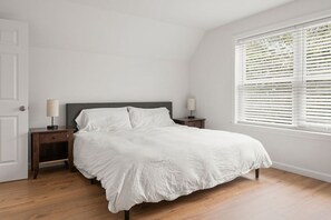 2 bedrooms, desk, free WiFi, bed sheets - Walkable Beach Area Getaway (South Portland)