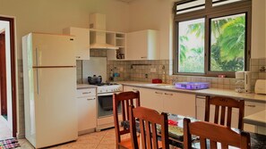 Réfrigérateur, micro-ondes, four, lave-vaisselle