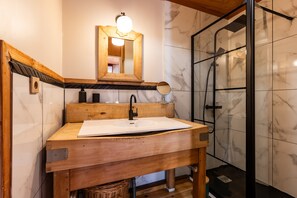 Shower, towels