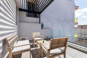 Departamento, 1 habitación, cocina, vista a la ciudad | Balcón