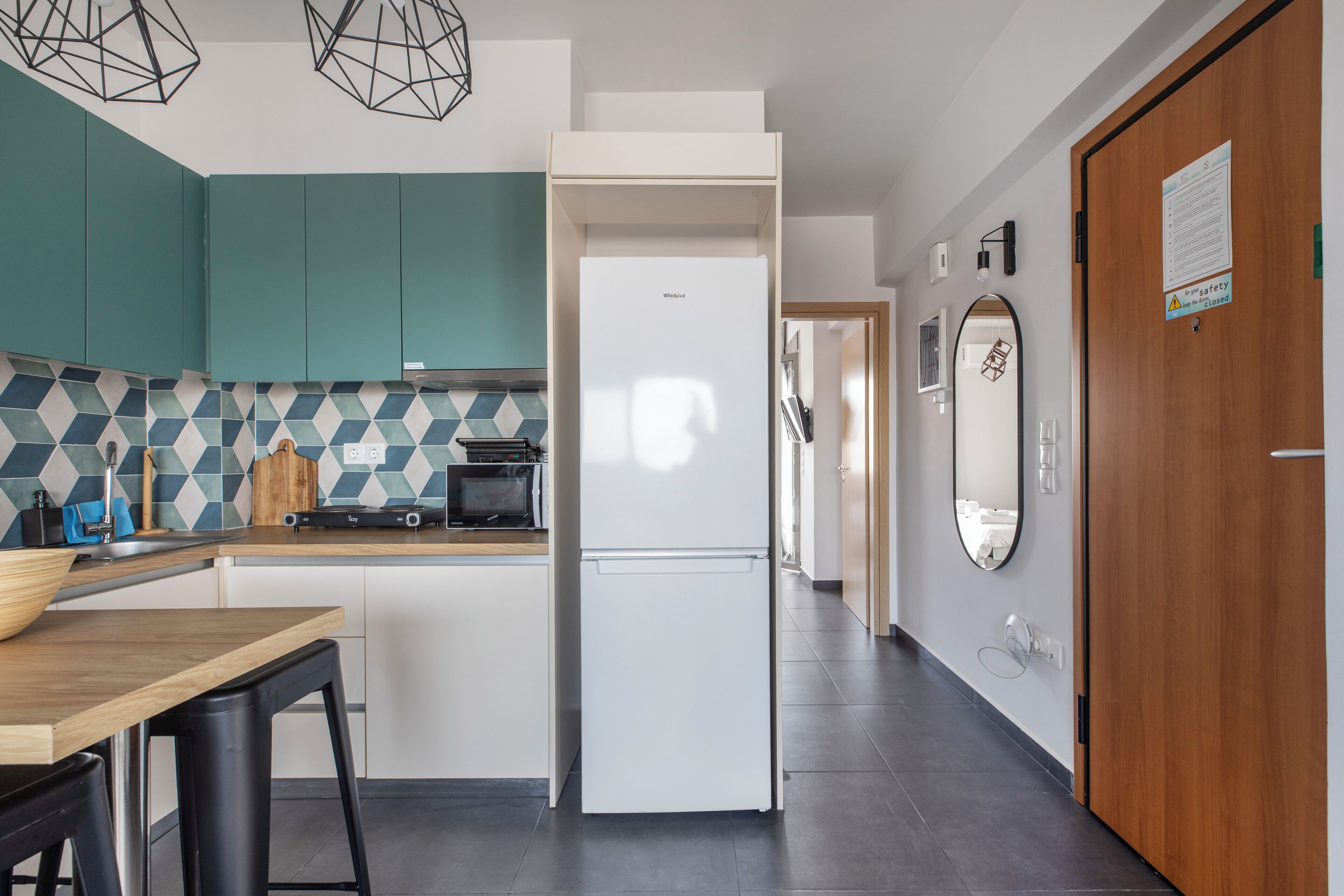 Apartamento, 1 quarto, cozinha, vista para a cidade | Cozinha privada | Geladeira grande, micro-ondas, fogão, cooktop