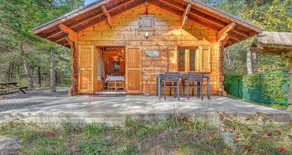 Chalet 'Les Chalets' avec vue sur la montagne, terrasse commune et jardin privé