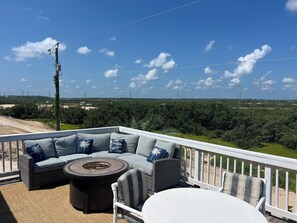 Outdoor dining - Sunrise in St Augustine at the Loveshack (St. Augustine)