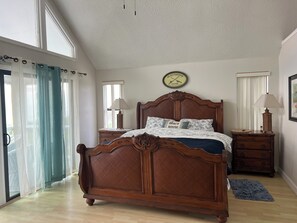 3 bedrooms, iron/ironing board, WiFi, bed sheets - Sunrise in St Augustine at the Loveshack (St. Augustine)