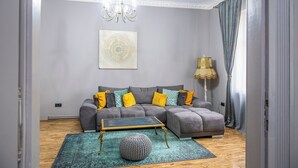 Living area - Grey Symphony - Charming vintage apartment with AC in downtown of Timisoara (Timisoara)