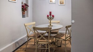 Dining - Grey Symphony - Charming vintage apartment with AC in downtown of Timisoara (Timisoara)