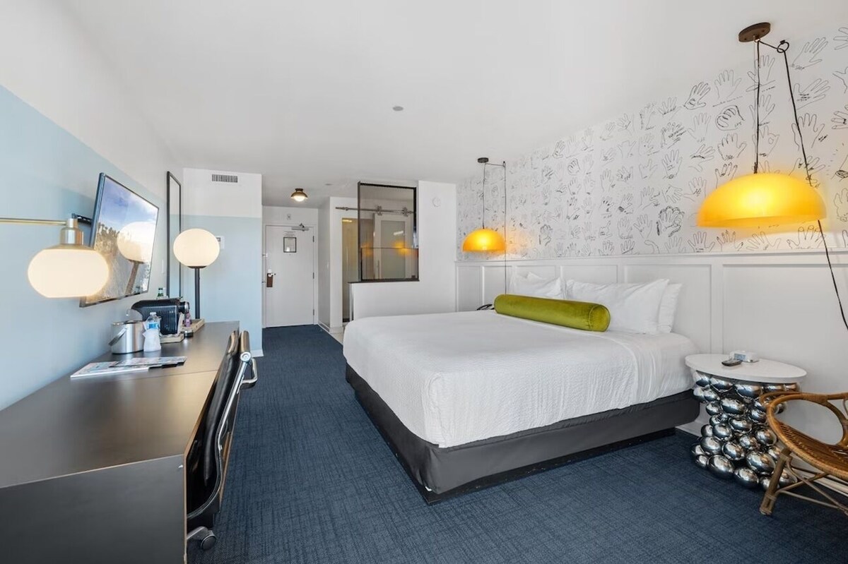 Relaxing Retreat | Venice Room w/ Balcony | Free Breakfast | Rooftop